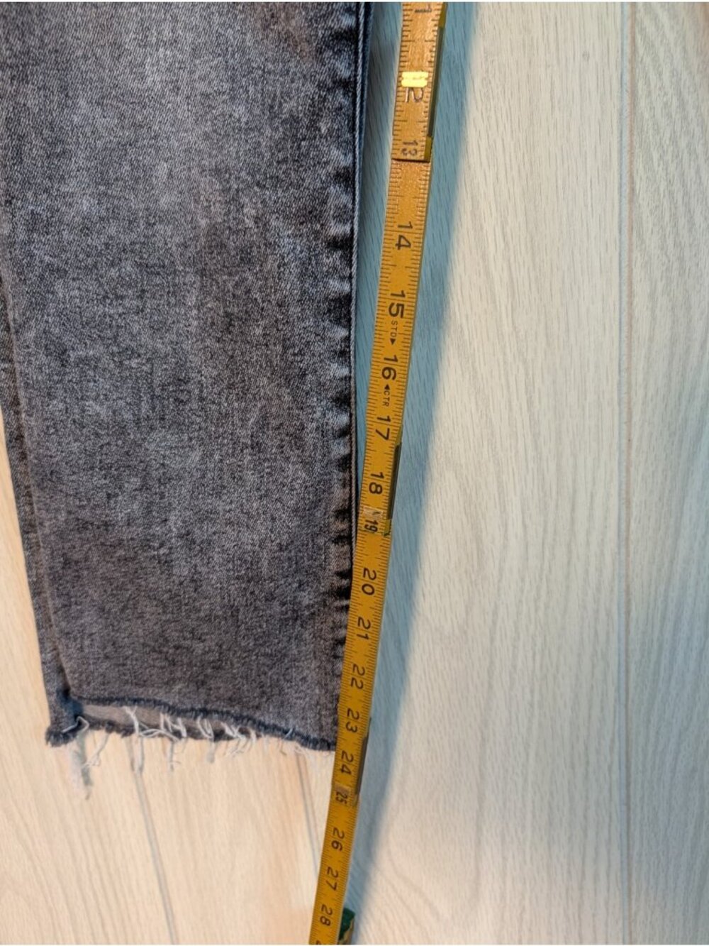 Mother Jeans The Insider Crop Step Fray in Train Stops Size 31 Black Raw Hem - Picture 13 of 13